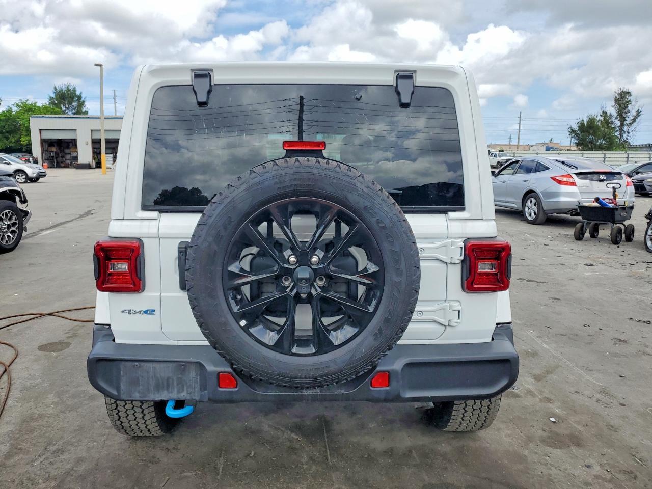 2024 Jeep Wrangler Sahara 4Xe - Фото 6