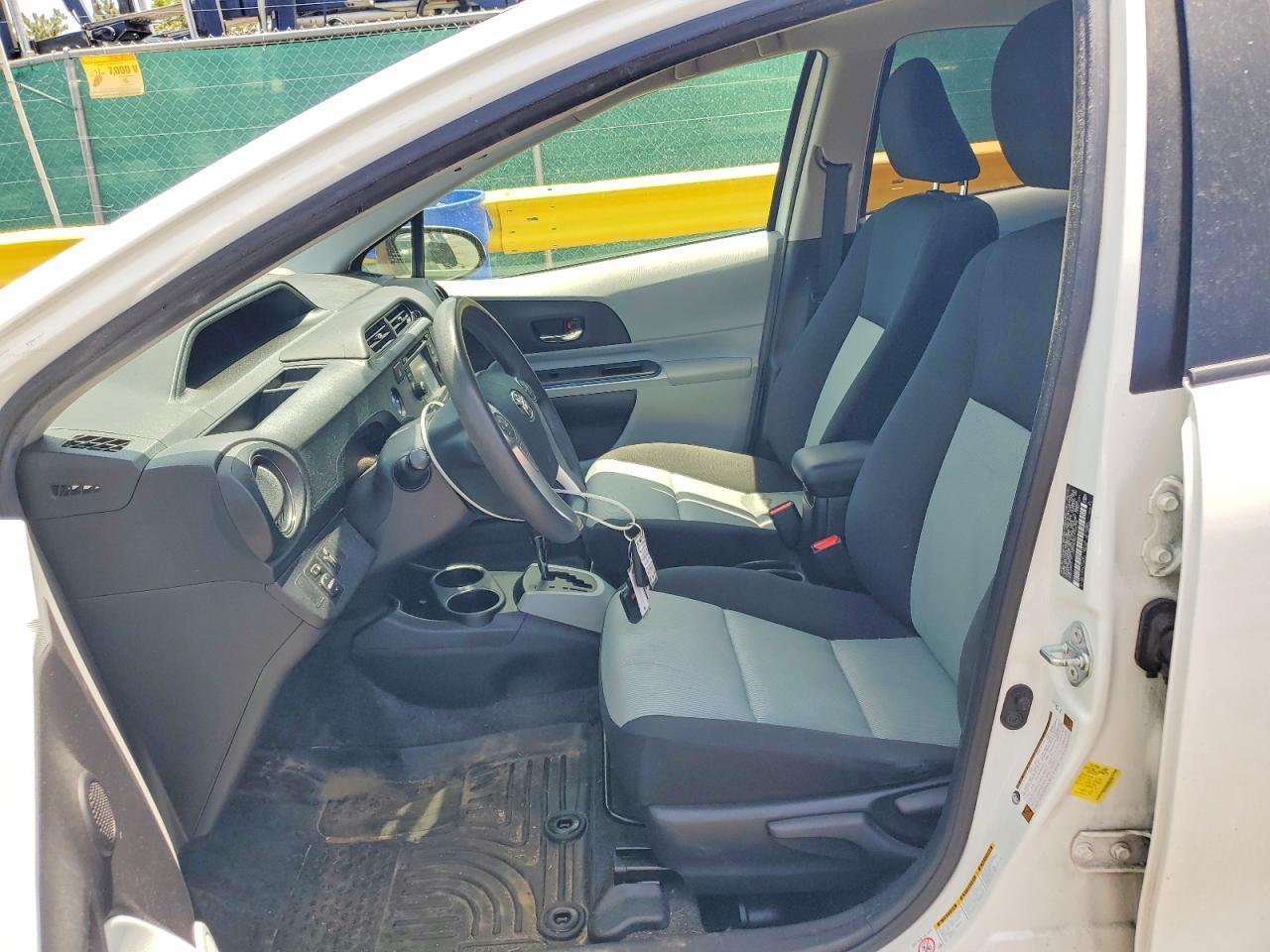 2013 Toyota Prius C Three - Фото 7
