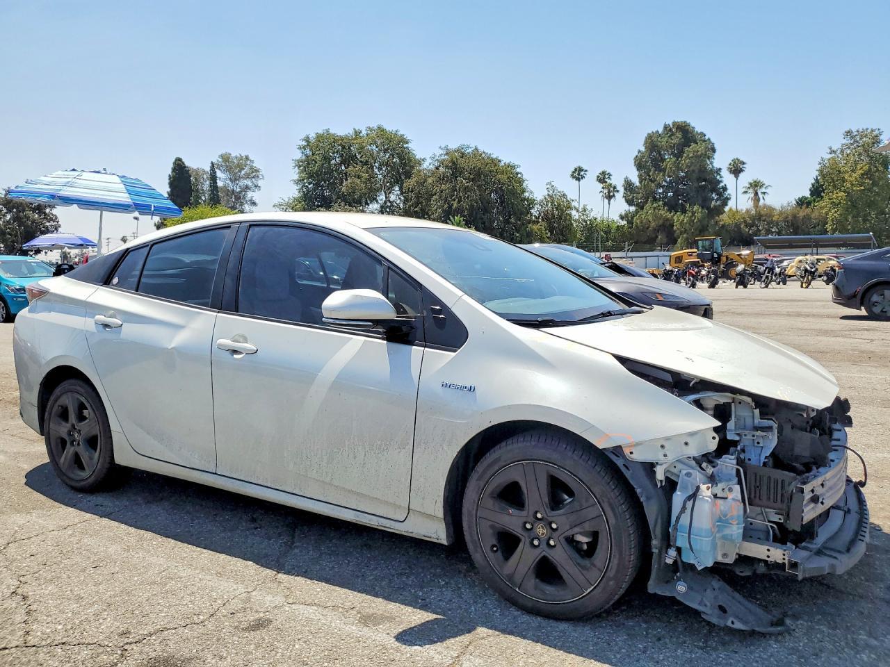 2016 Toyota Prius Four Touring - Image 4