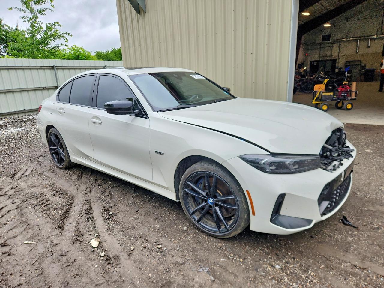 2023 BMW 330Xe - Image 4