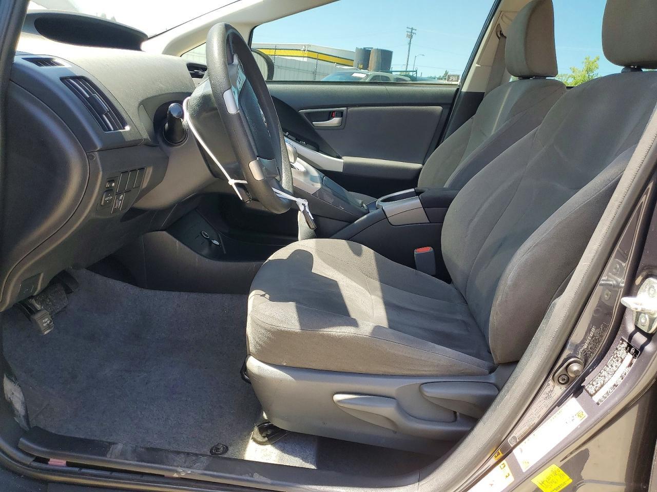 2015 Toyota Prius Two - Фото 7