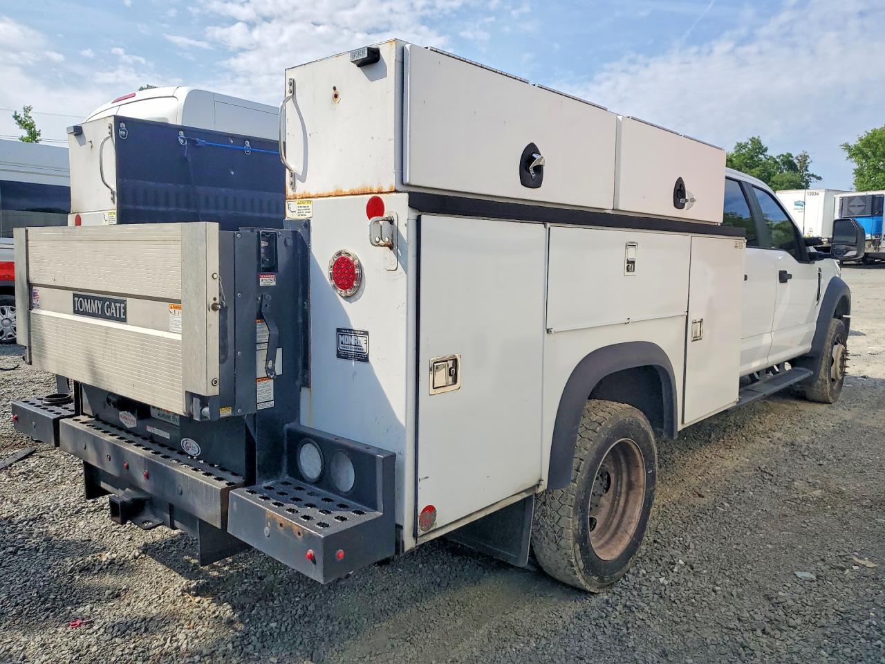 2021 Ford F450 Super Duty - Фото 3