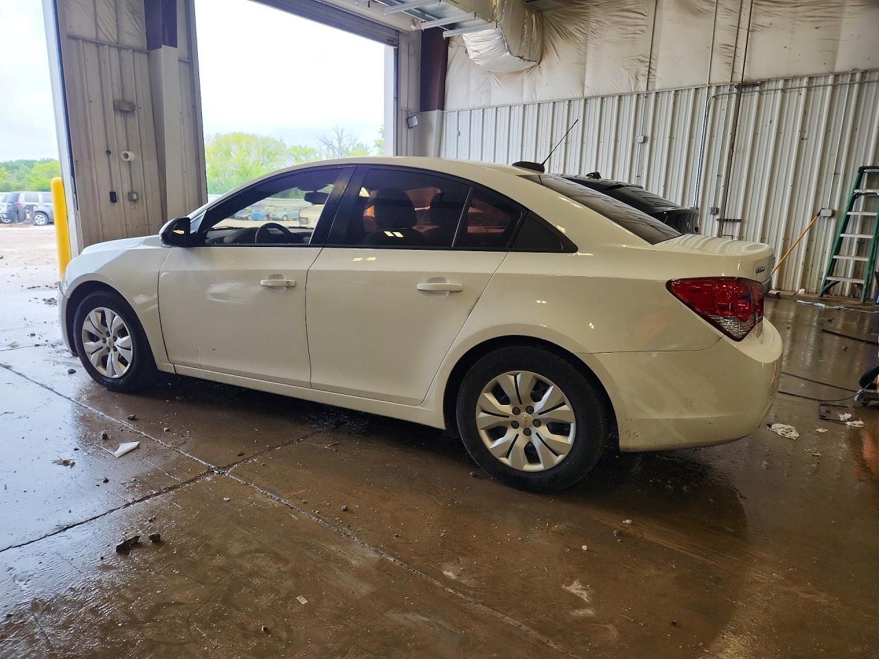 2015 Chevrolet Cruze Ls - Фото 2
