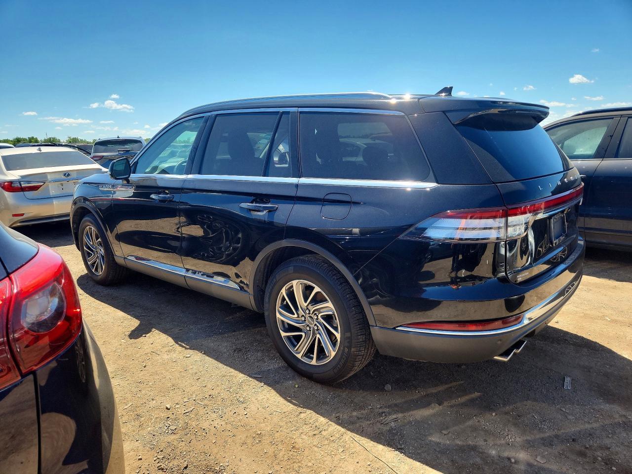 2022 Lincoln Aviator - Image 2