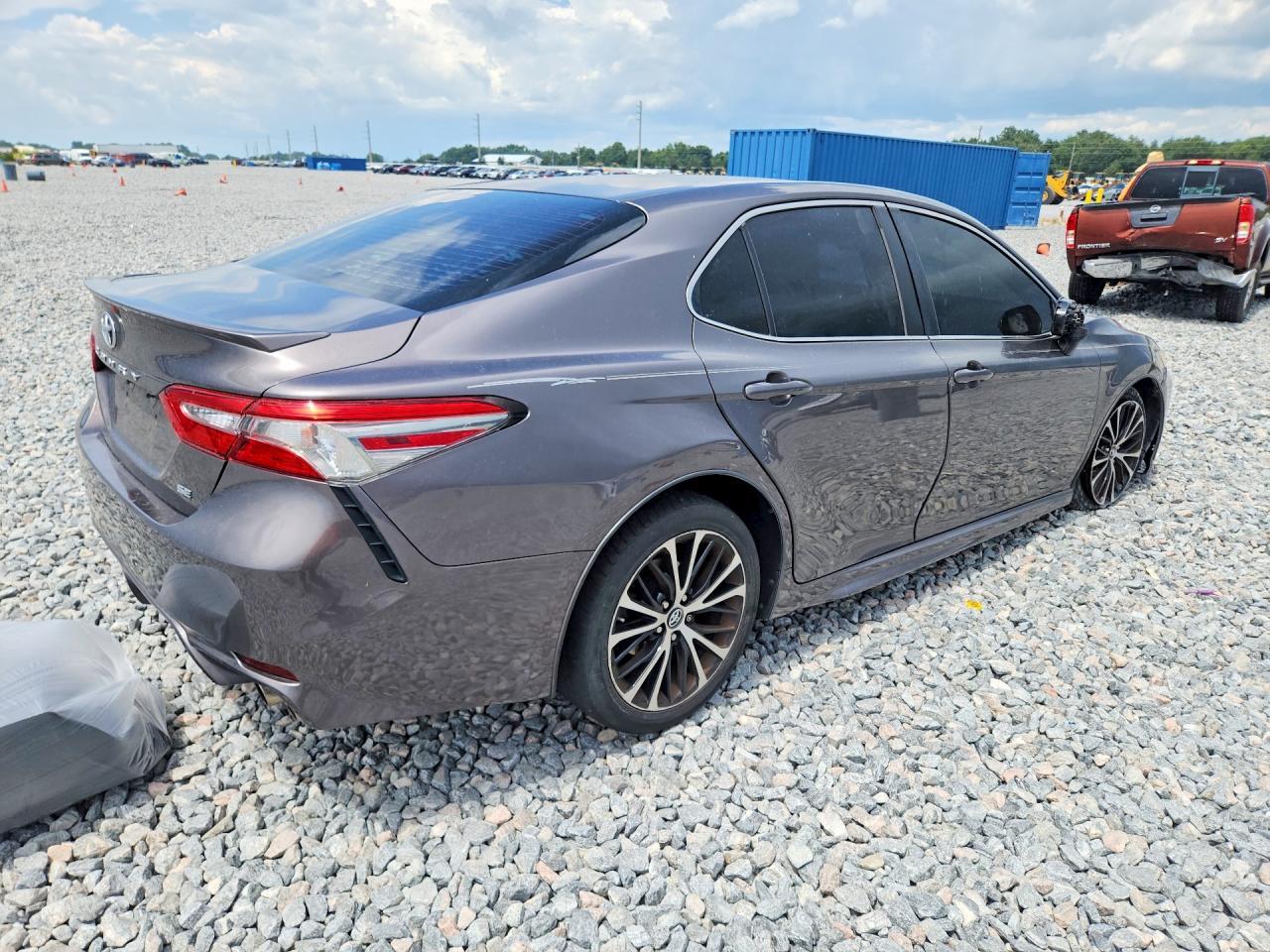 2018 Toyota Camry Se - Фото 3