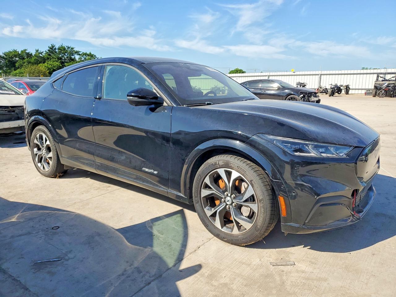 2021 Ford Mustang Mach-E Premium - Фото 4