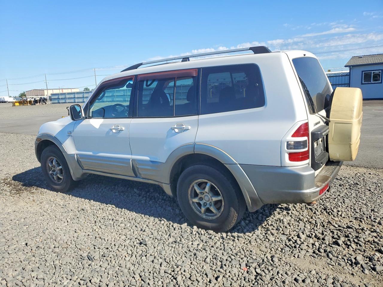 2002 Mitsubishi Montero Limited - Image 2