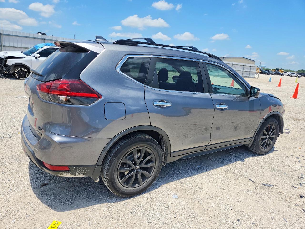 2018 Nissan Rogue Sv - Image 3