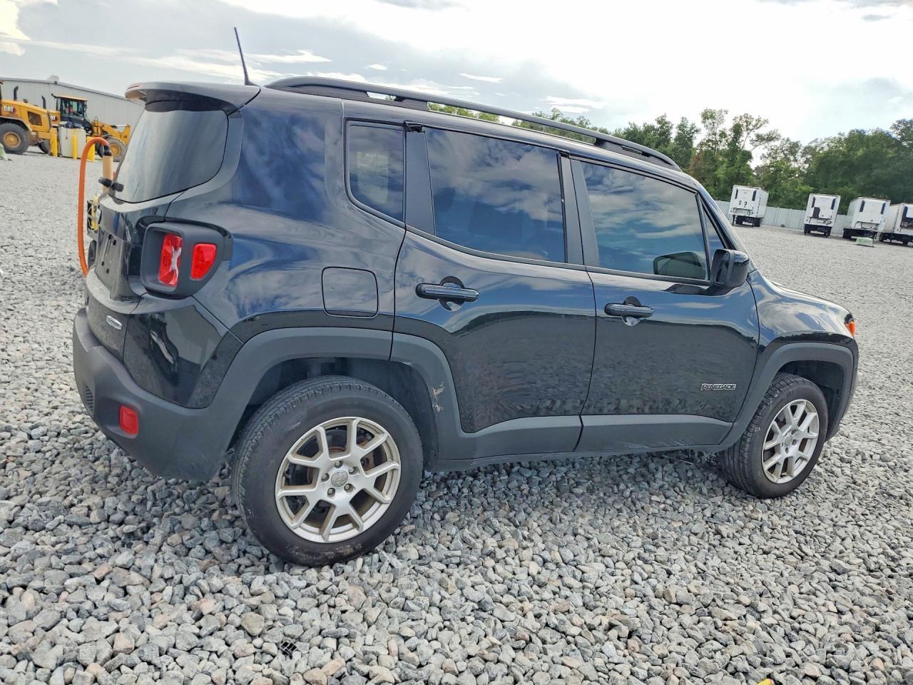 2019 Jeep Renegade Latitude - Image 3