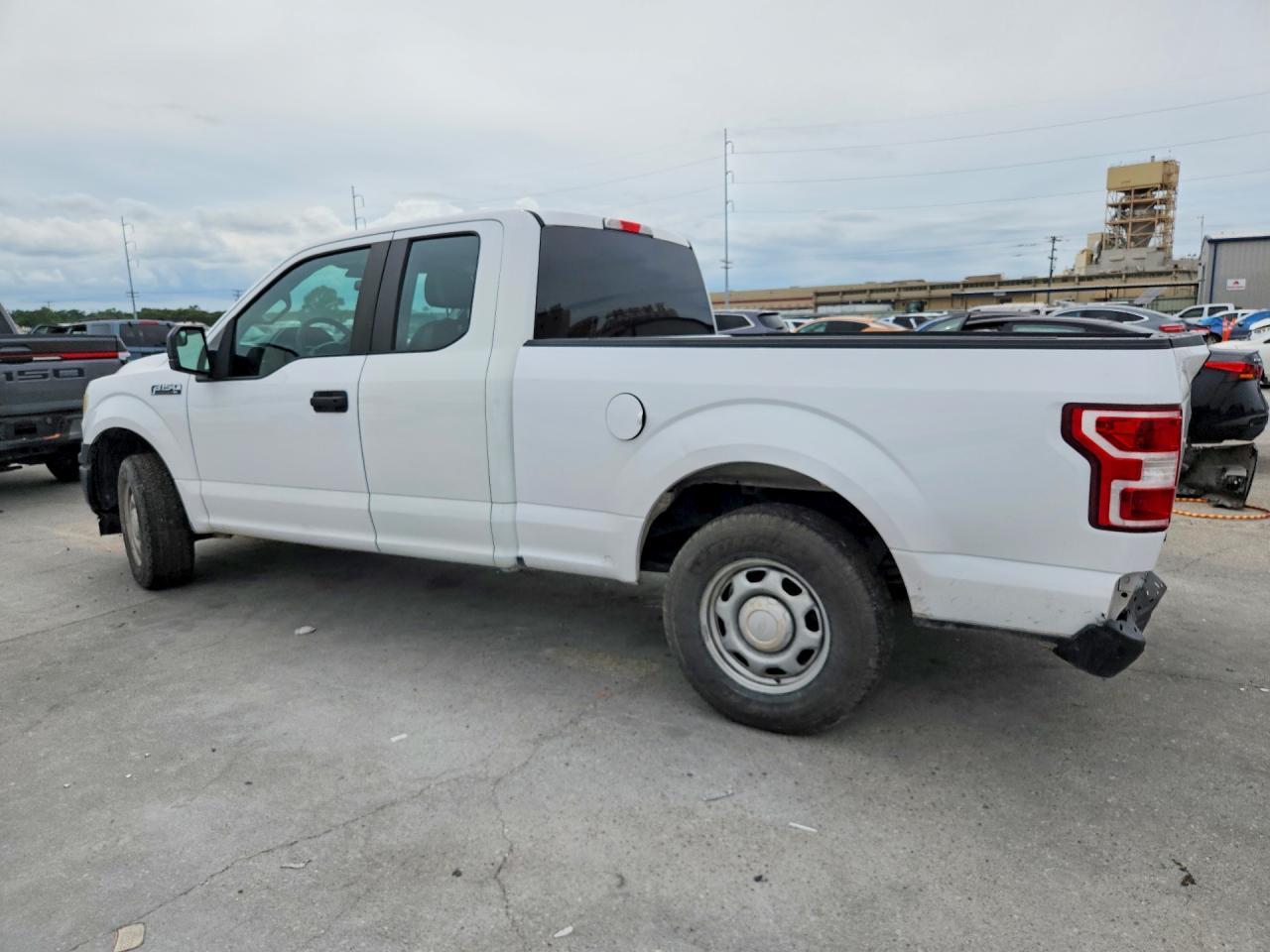 2018 Ford F150 Super Cab - Фото 2