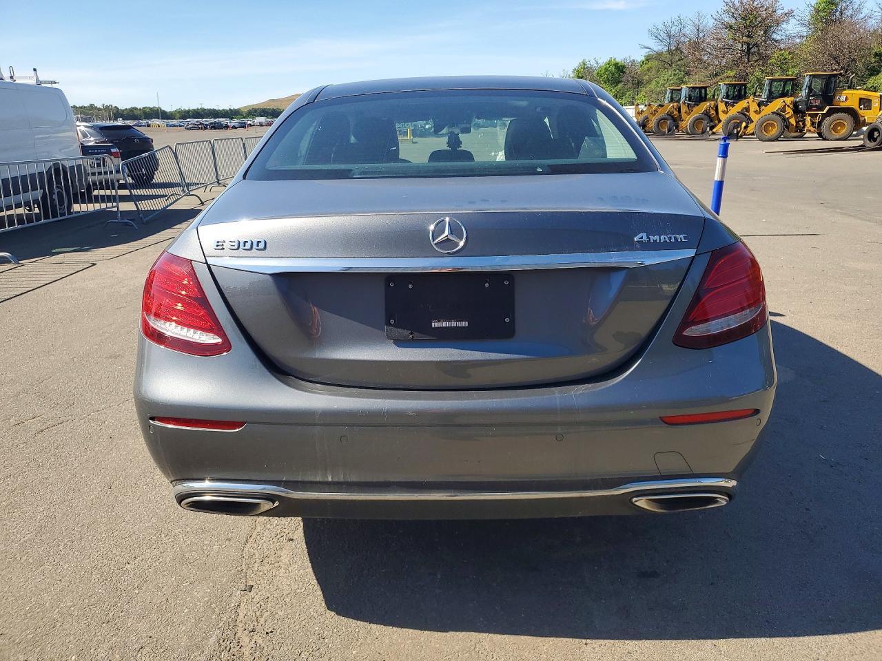 2017 Mercedes-Benz E 300 4Matic - Фото 6