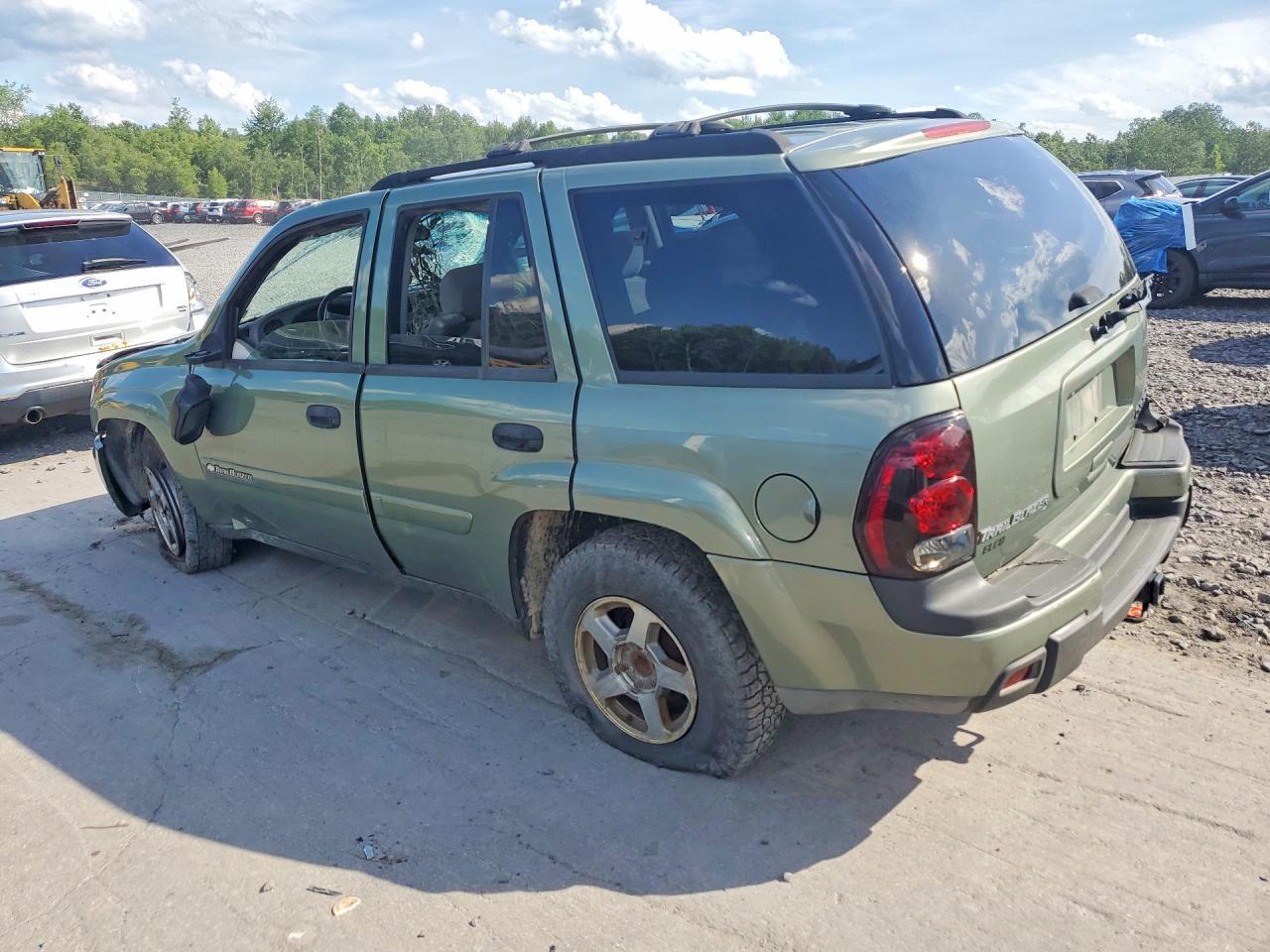 2003 Chevrolet Trailblazer - Image 2