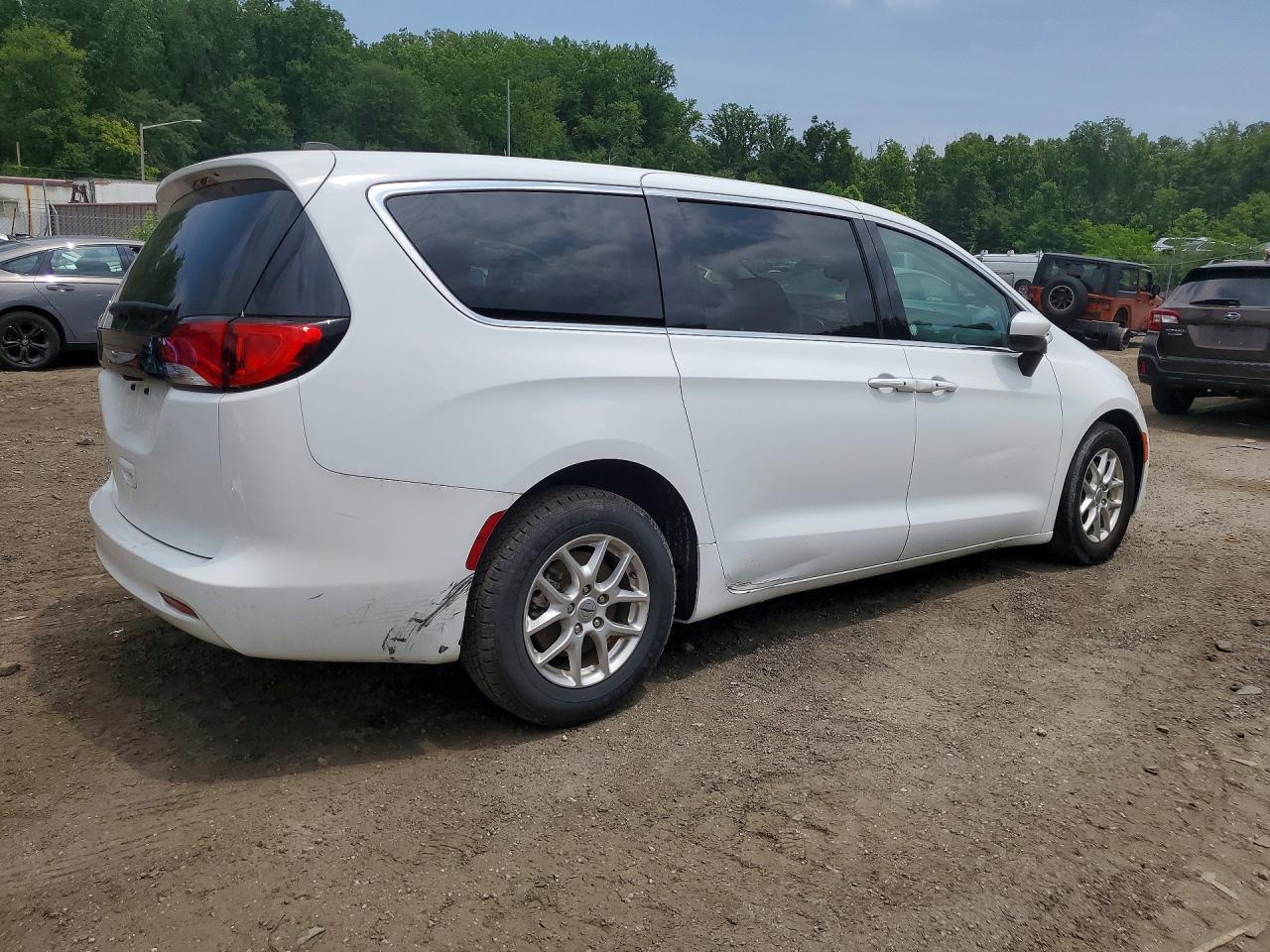 2023 Chrysler Voyager Lx - Image 3