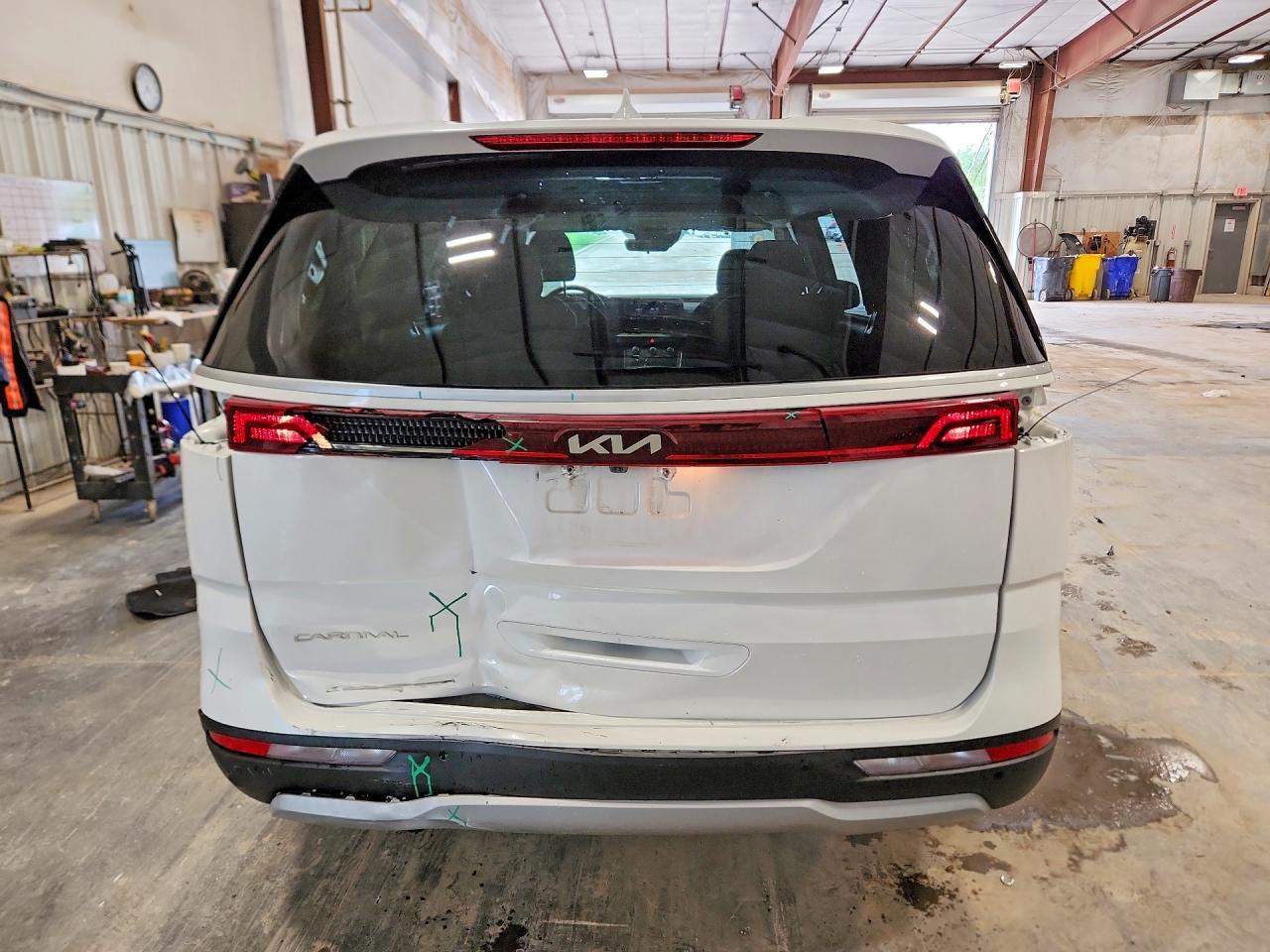 2023 Kia Carnival Lx - Image 6