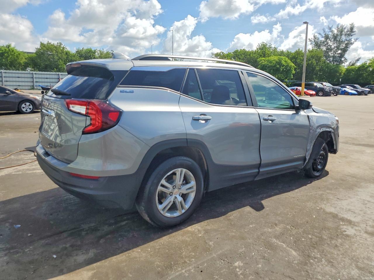 2023 GMC Terrain Sle - Image 3
