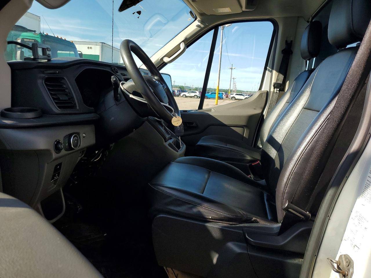 2023 Ford Transit Delivery Truck - Фото 7