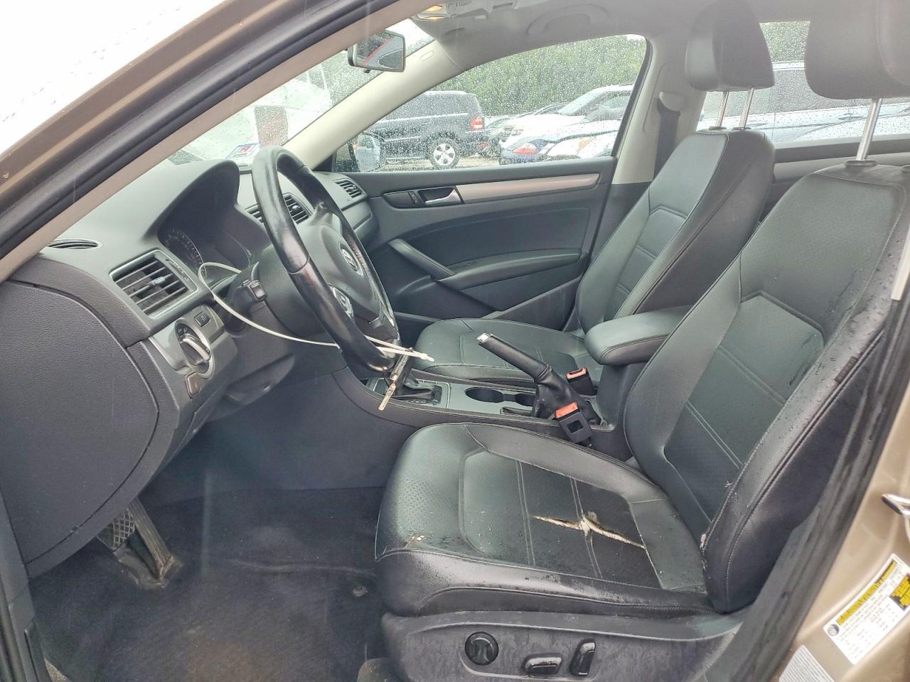 2015 Volkswagen Passat S - Фото 7