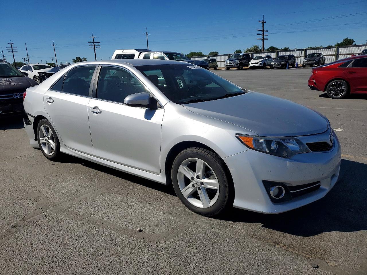 2014 Toyota Camry Se - Image 4