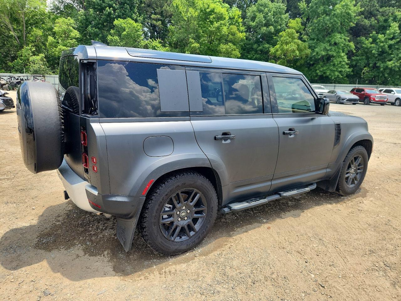 2025 Land Rover Defender 110 S - Image 3