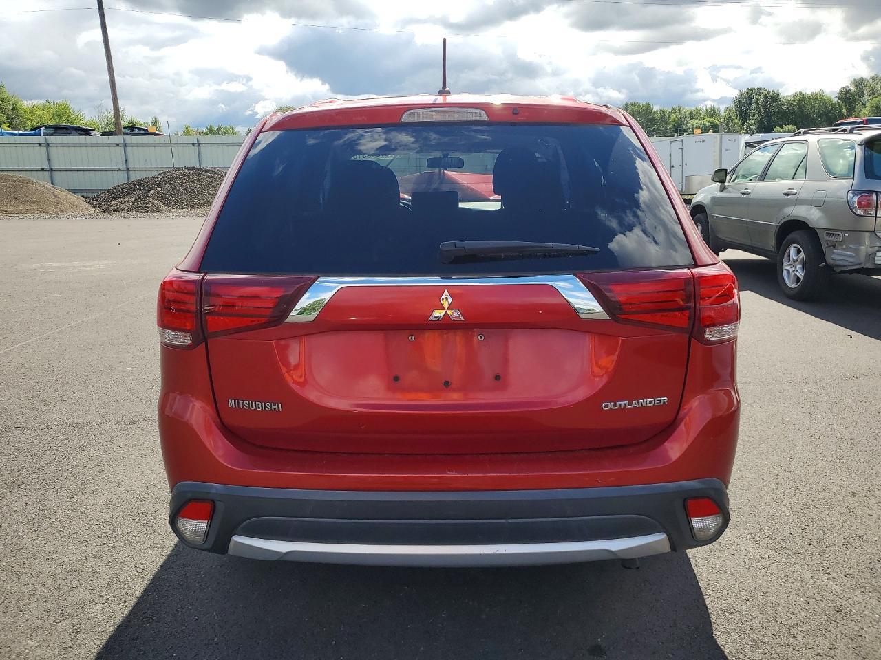 2016 Mitsubishi Outlander Es - Image 6