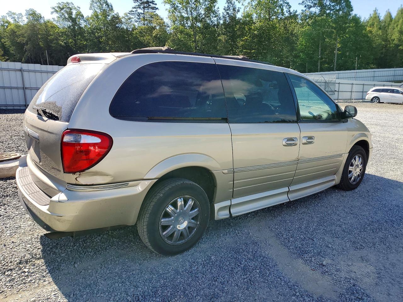 2007 Chrysler Town & Country Limited - Image 3