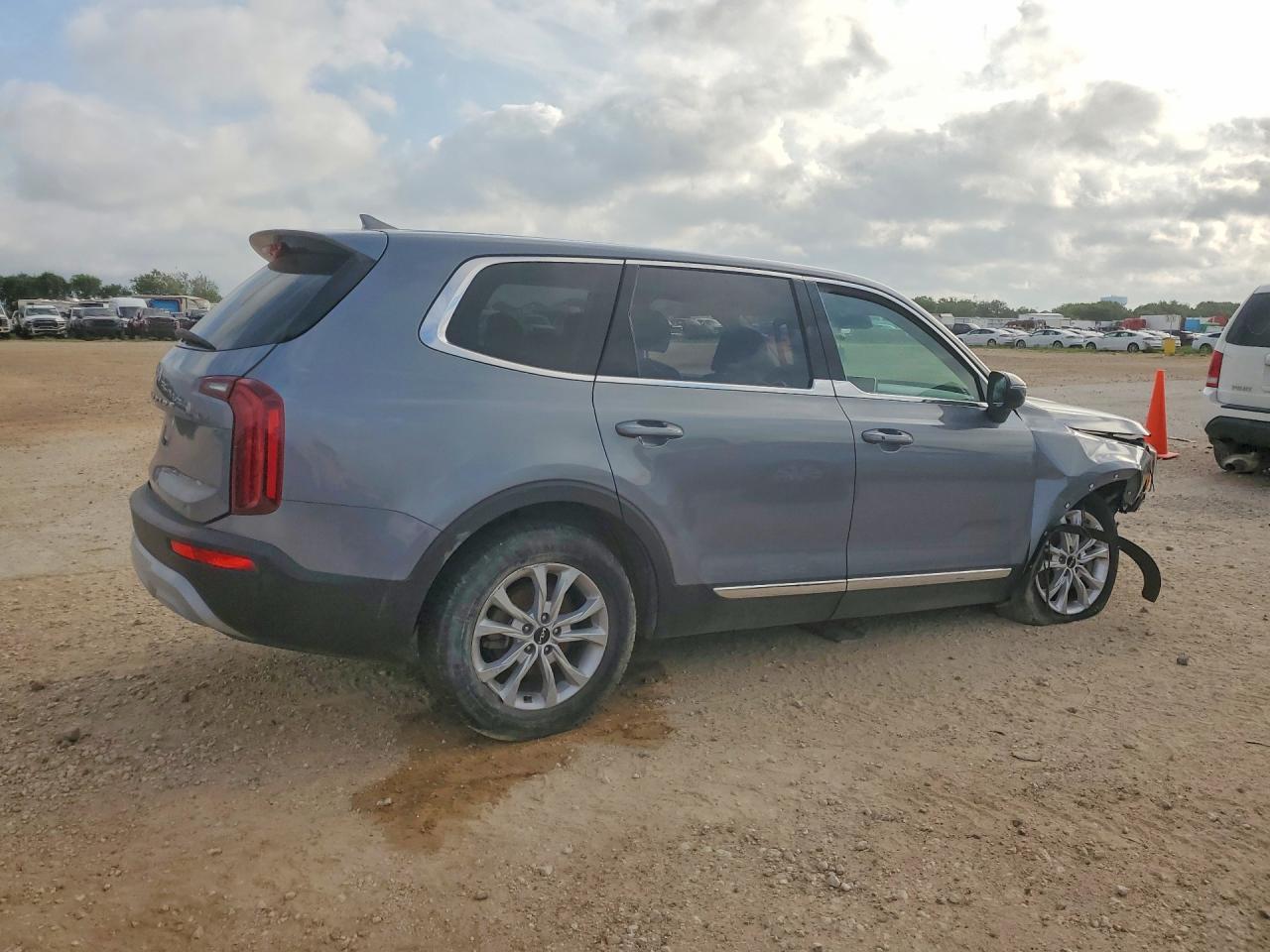 2022 Kia Telluride Lx - Image 3