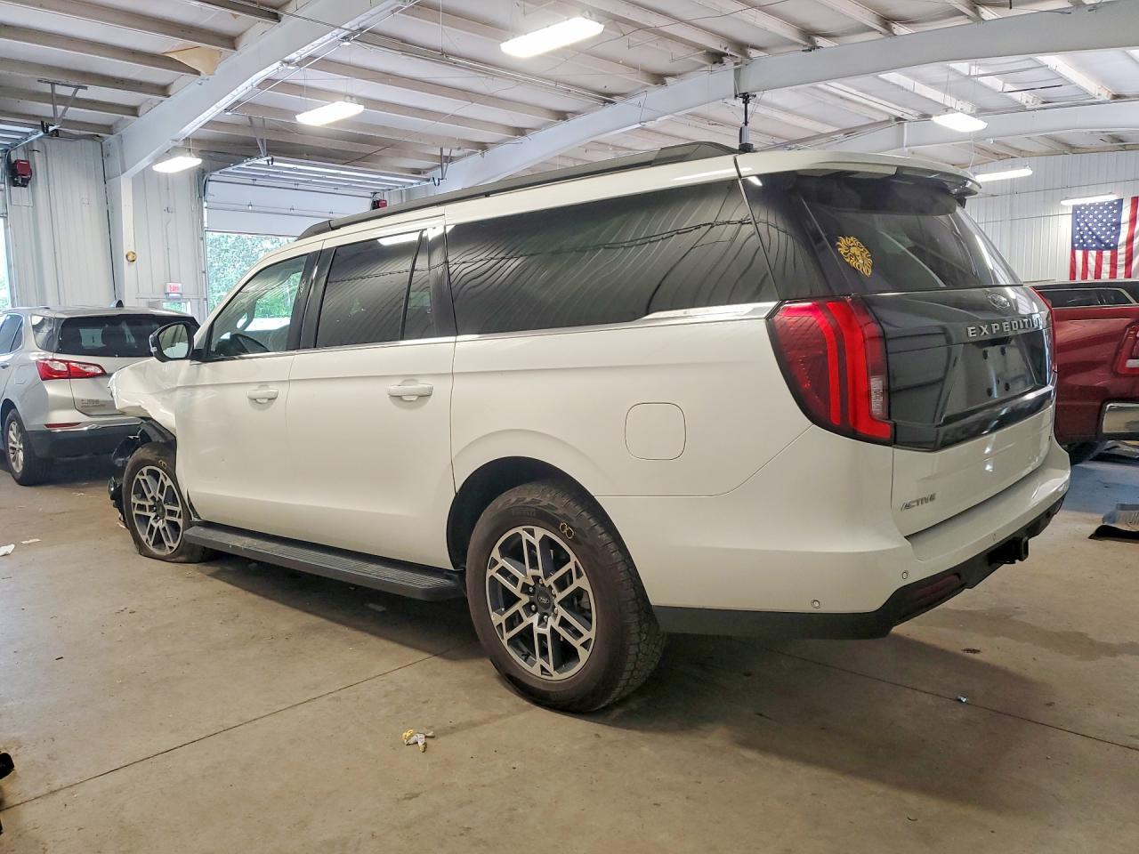 2025 Ford Expedition Max Active - Фото 2