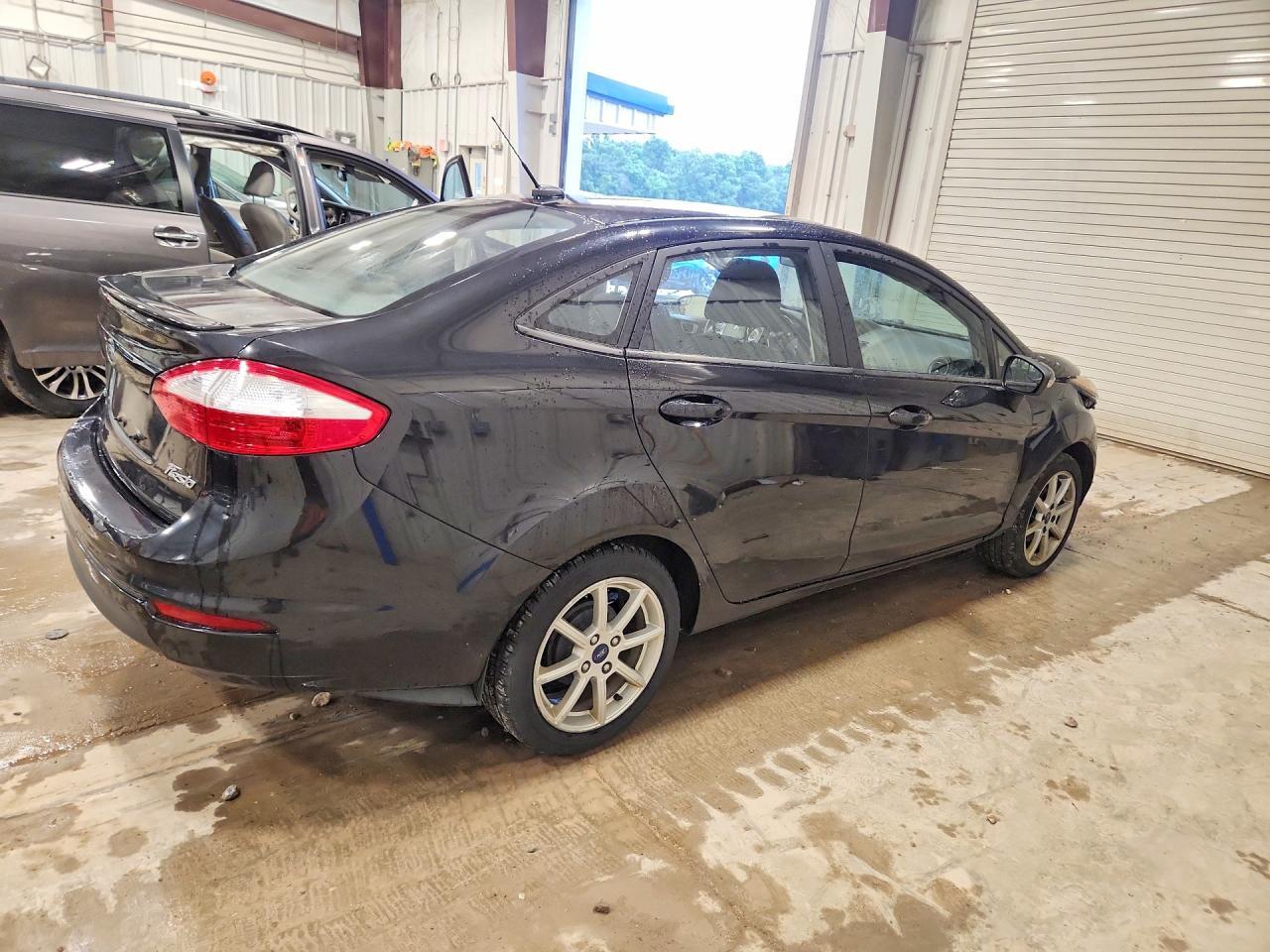 2015 Ford Fiesta Se - Image 3
