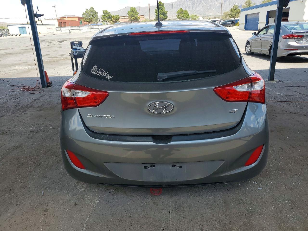 2017 Hyundai Elantra Gt Base - Image 6
