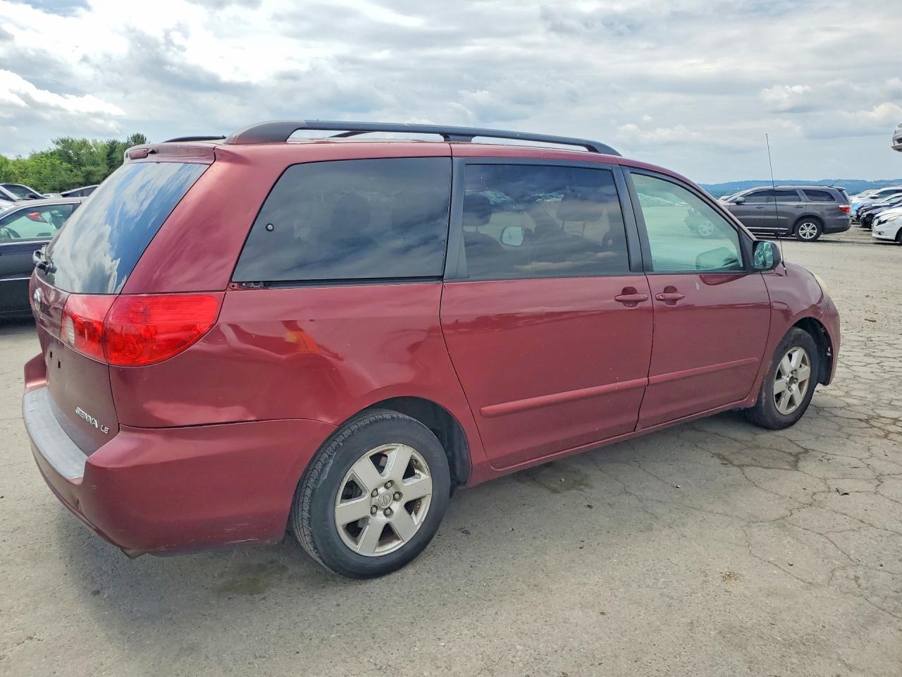 2008 Toyota Sienna Le 7-Passenger - Фото 3