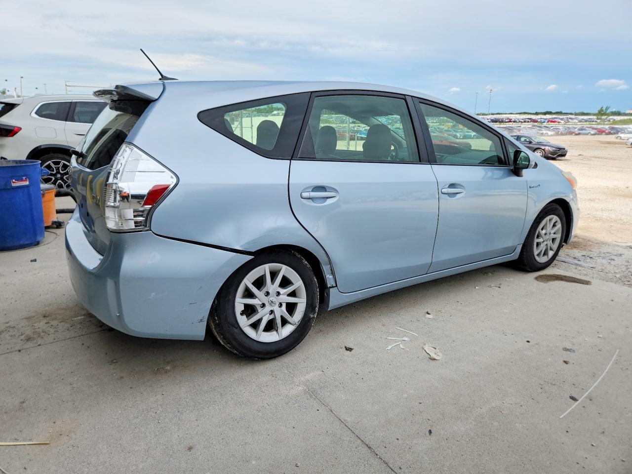 2013 Toyota Prius V Three - Image 3