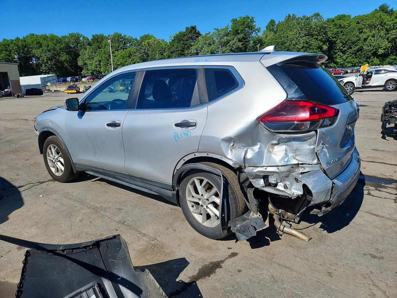 2018 Nissan Rogue S - Фото 2