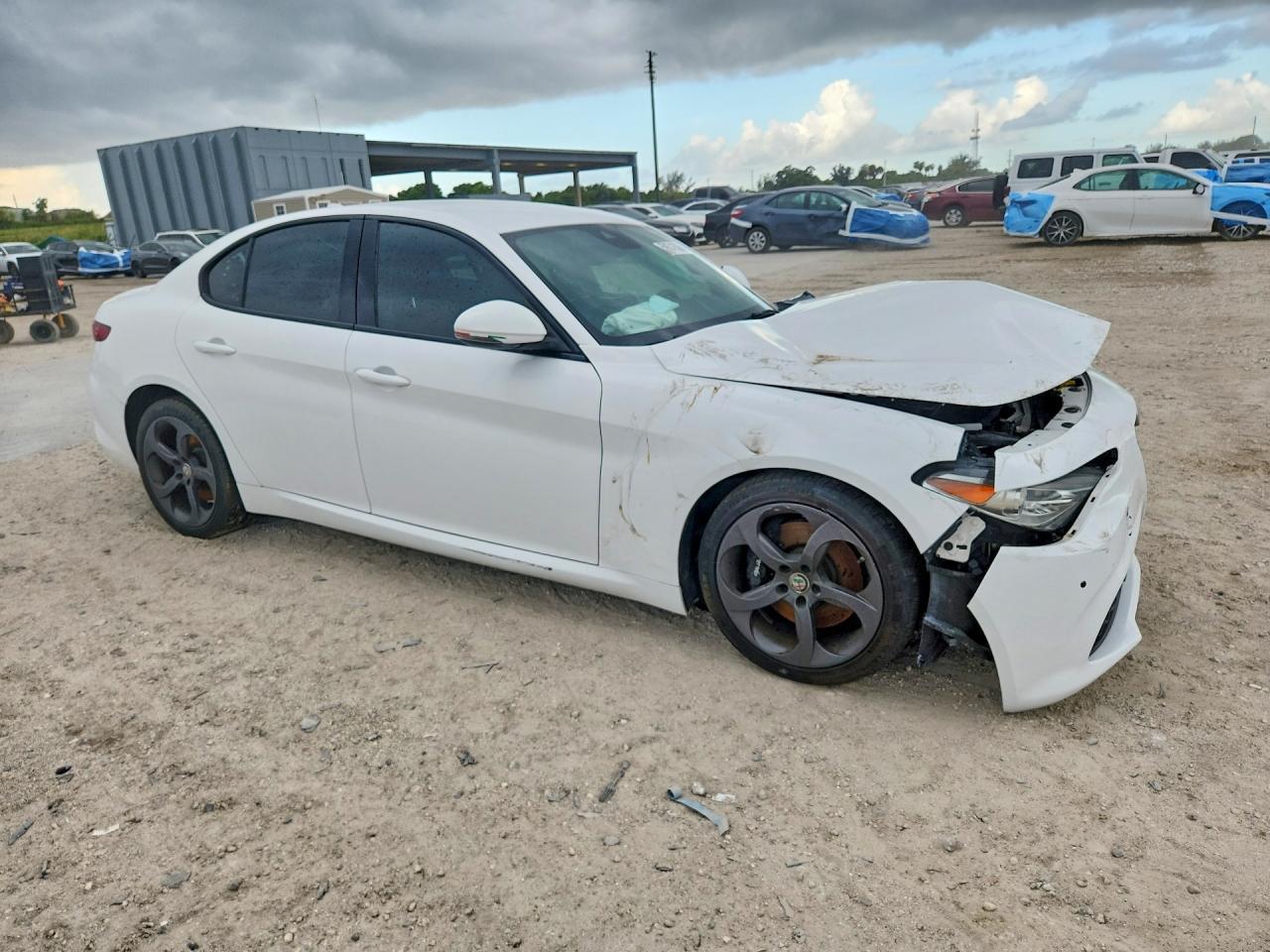 2017 Alfa Romeo Giulia - Фото 4