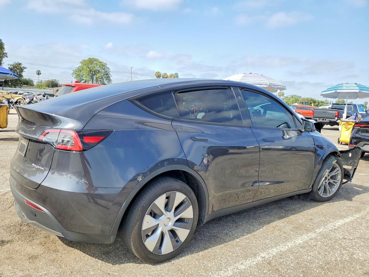 2024 Tesla Model Y - Фото 3