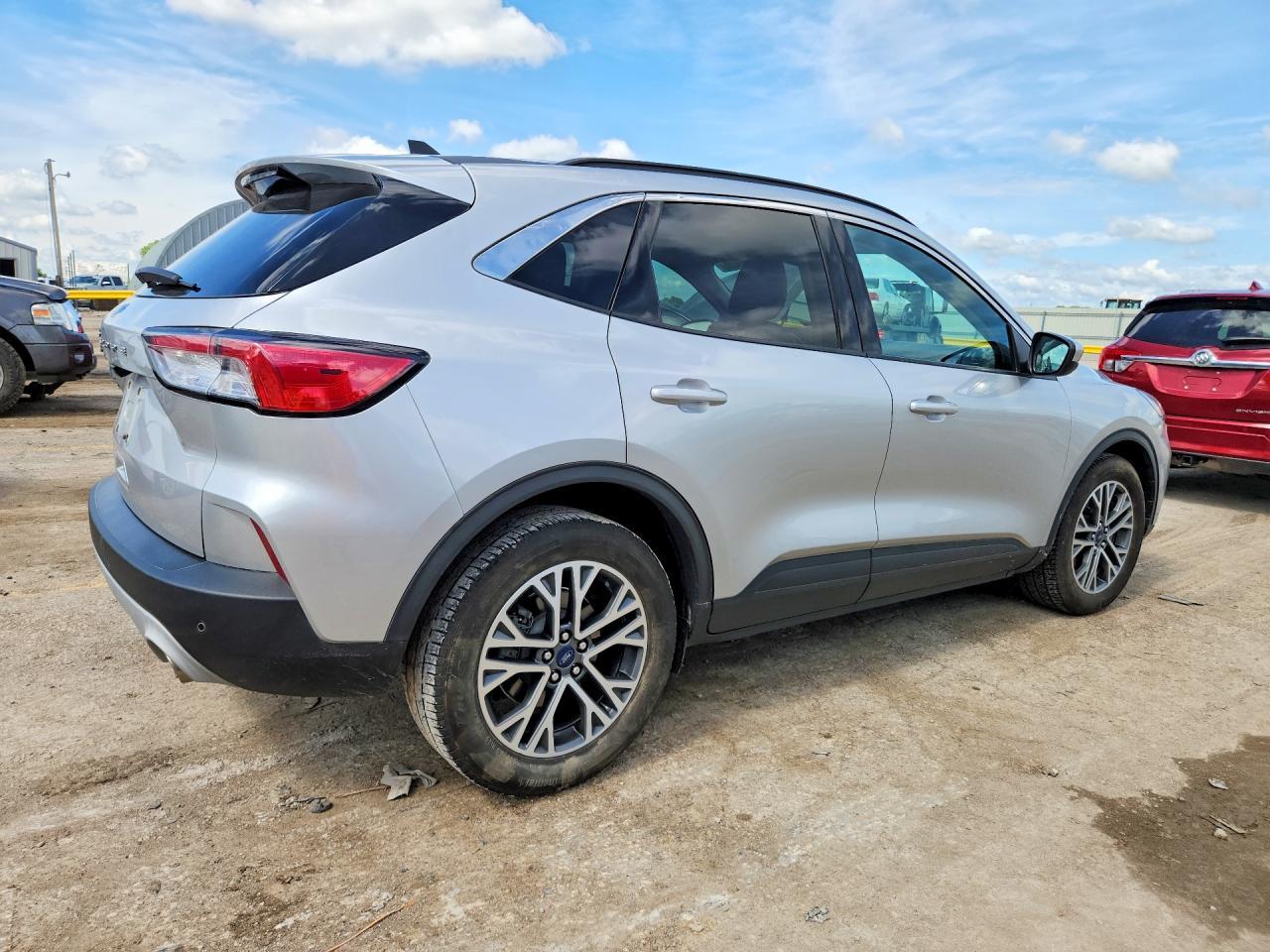 2020 Ford Escape Sel - Фото 3