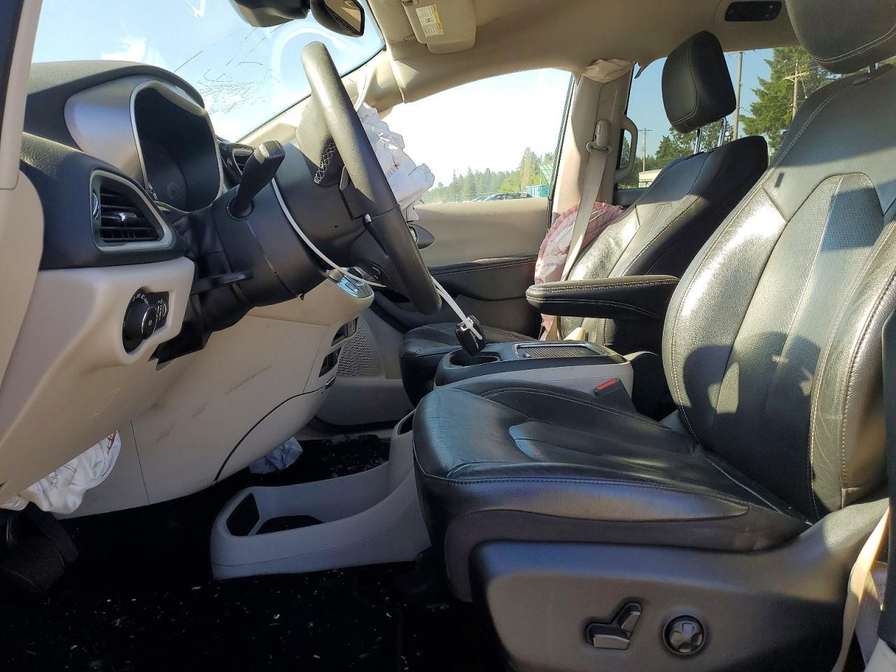 2022 Chrysler Pacifica Touring L - Image 7
