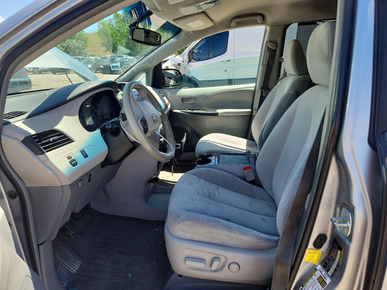 2012 Toyota Sienna Le - Image 7
