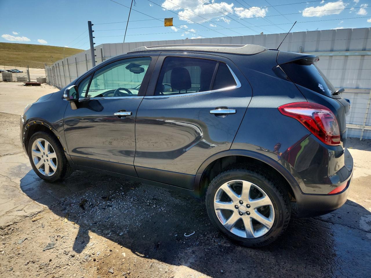 2017 Buick Encore Essence - Фото 2