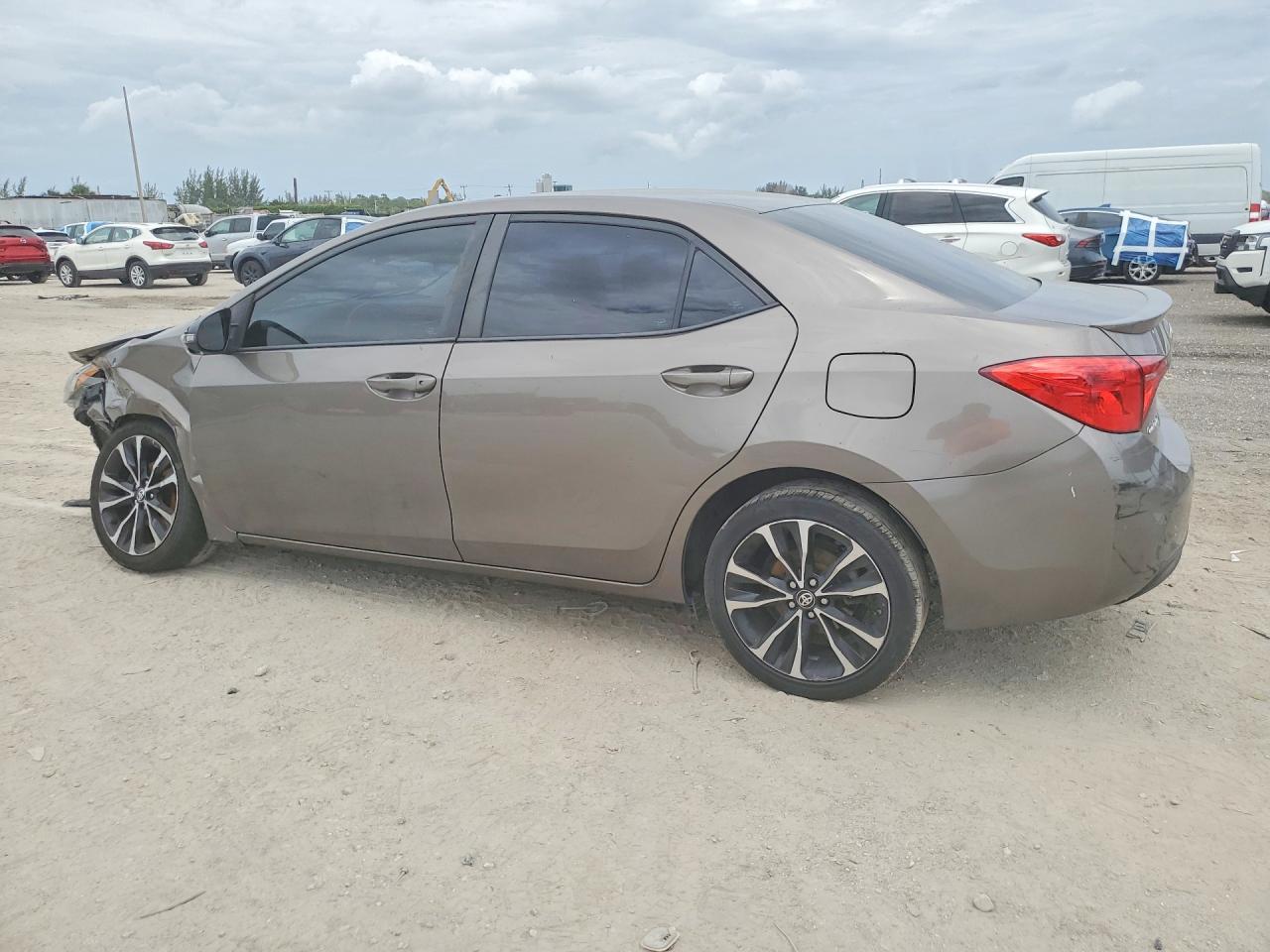 2018 Toyota Corolla Se - Фото 2