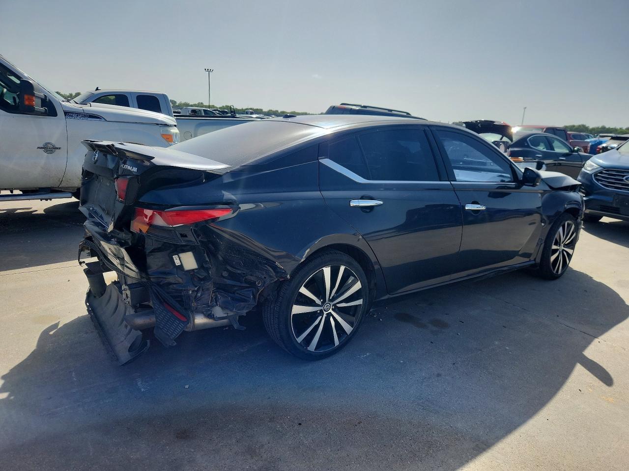2019 Nissan Altima Platinum - Фото 3