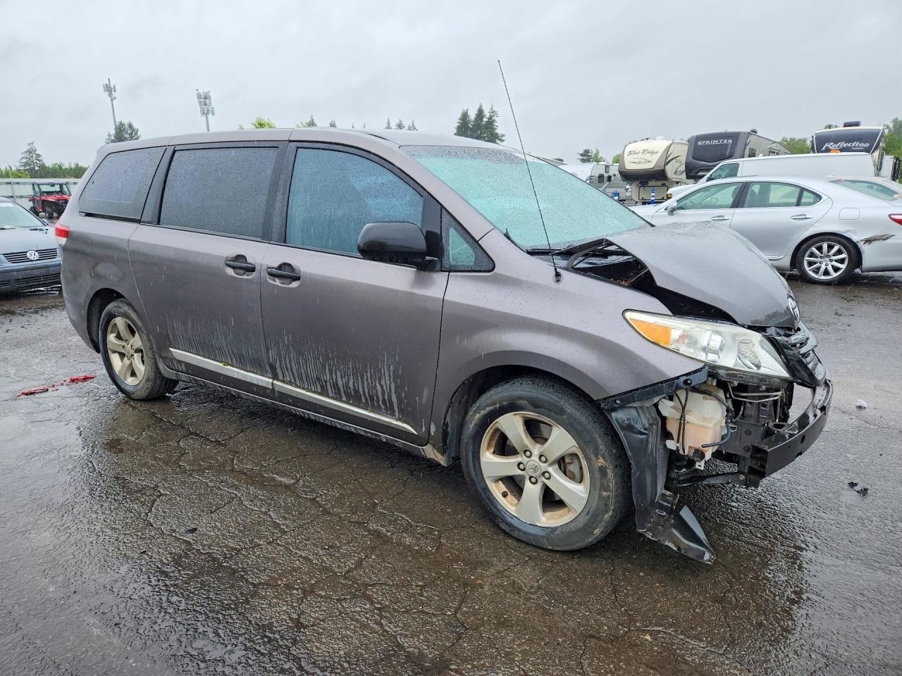 2012 Toyota Sienna Base 7-Passenger - Фото 4