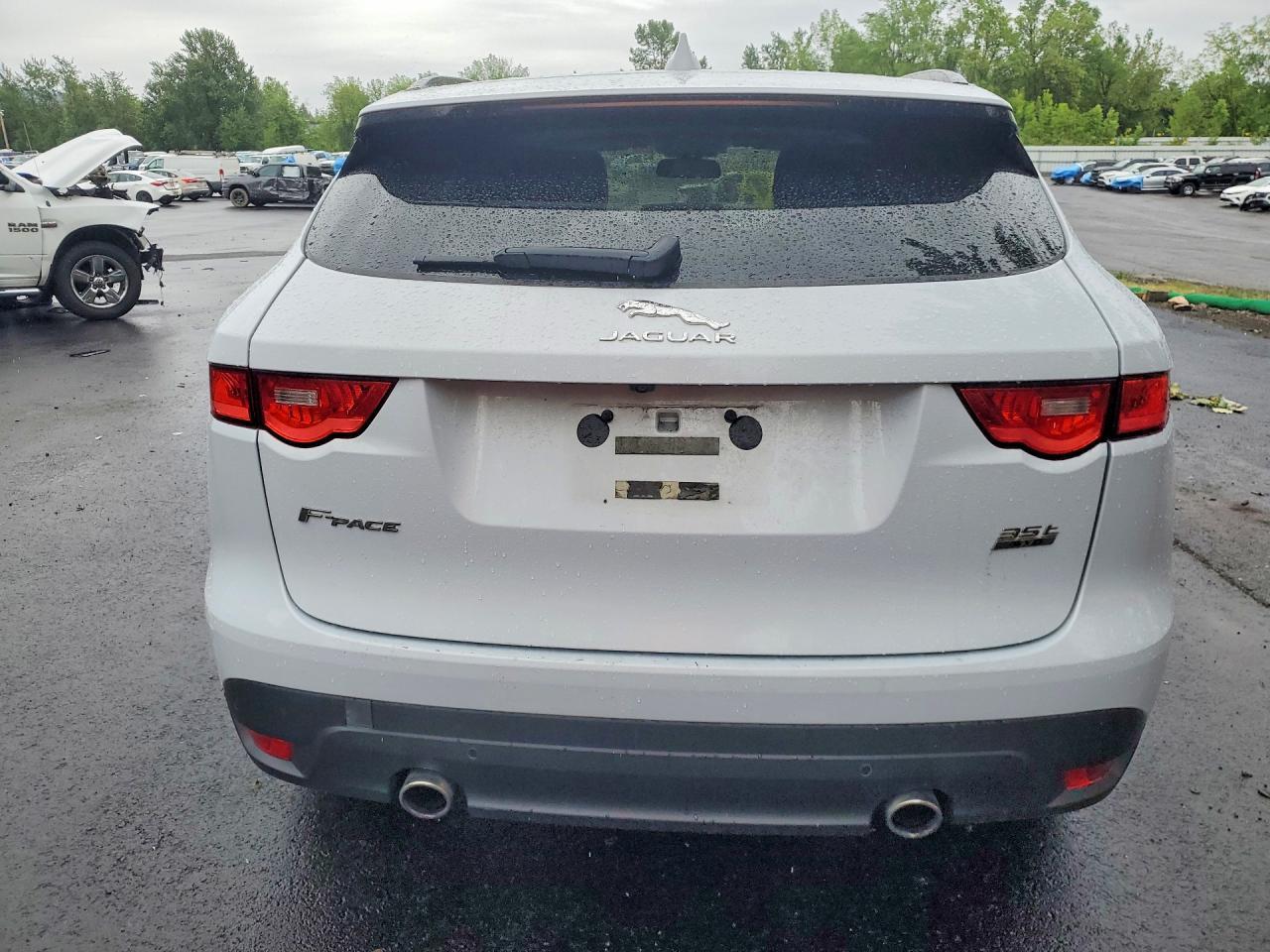 2017 Jaguar F-Pace Prestige - Image 6