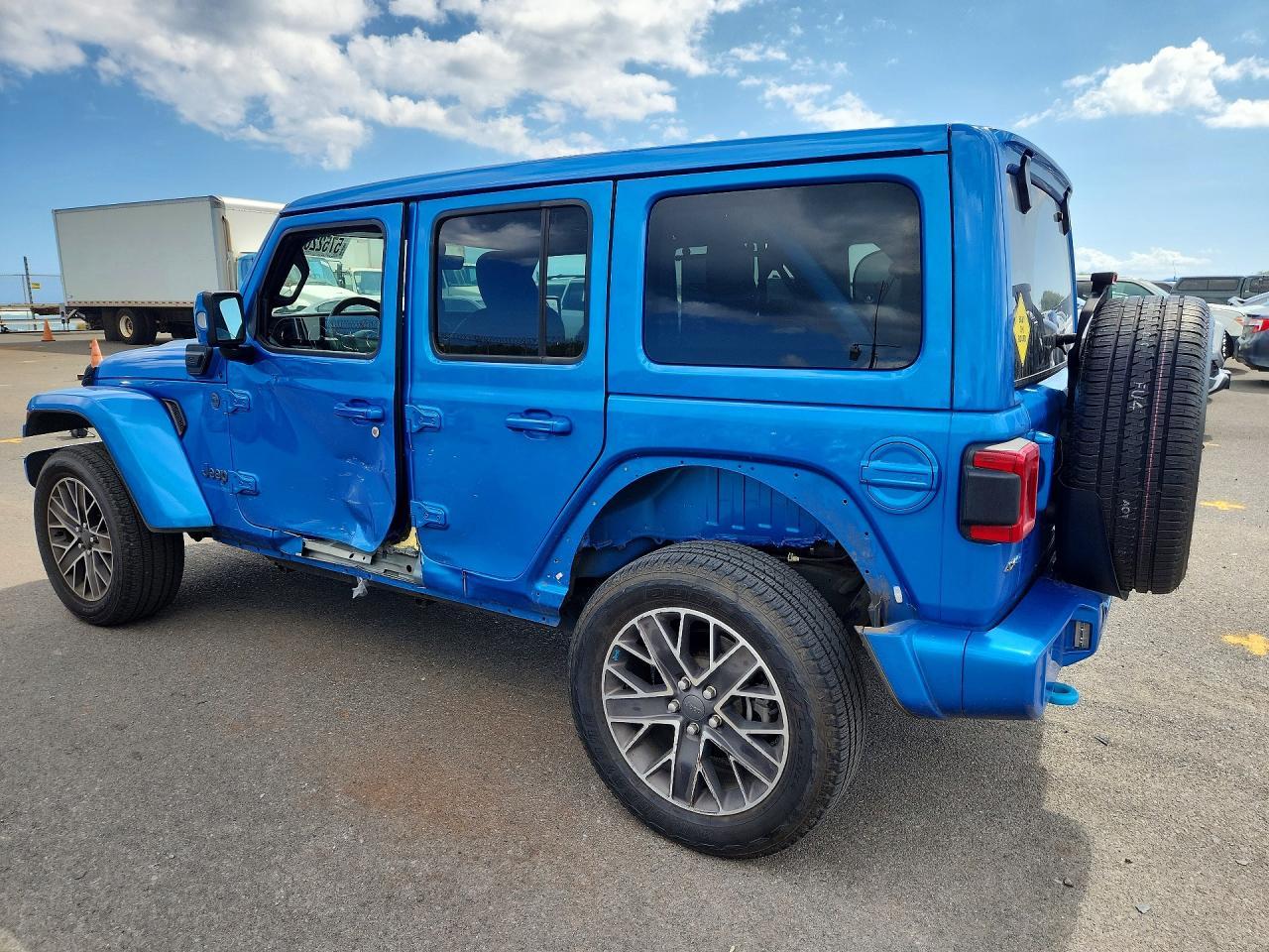 2023 Jeep Wrangler Sahara 4Xe - Фото 2