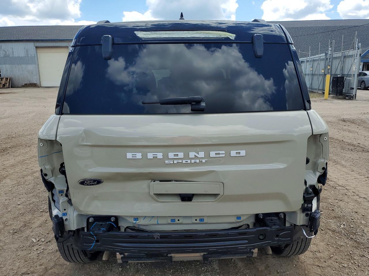 2024 Ford Bronco Sport Outer Banks - Image 6