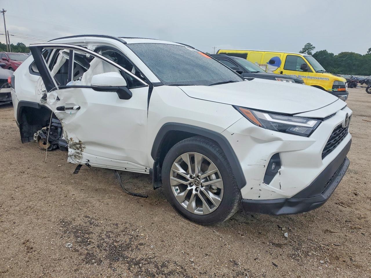 2024 Toyota Rav4 Xle Premium - Image 4