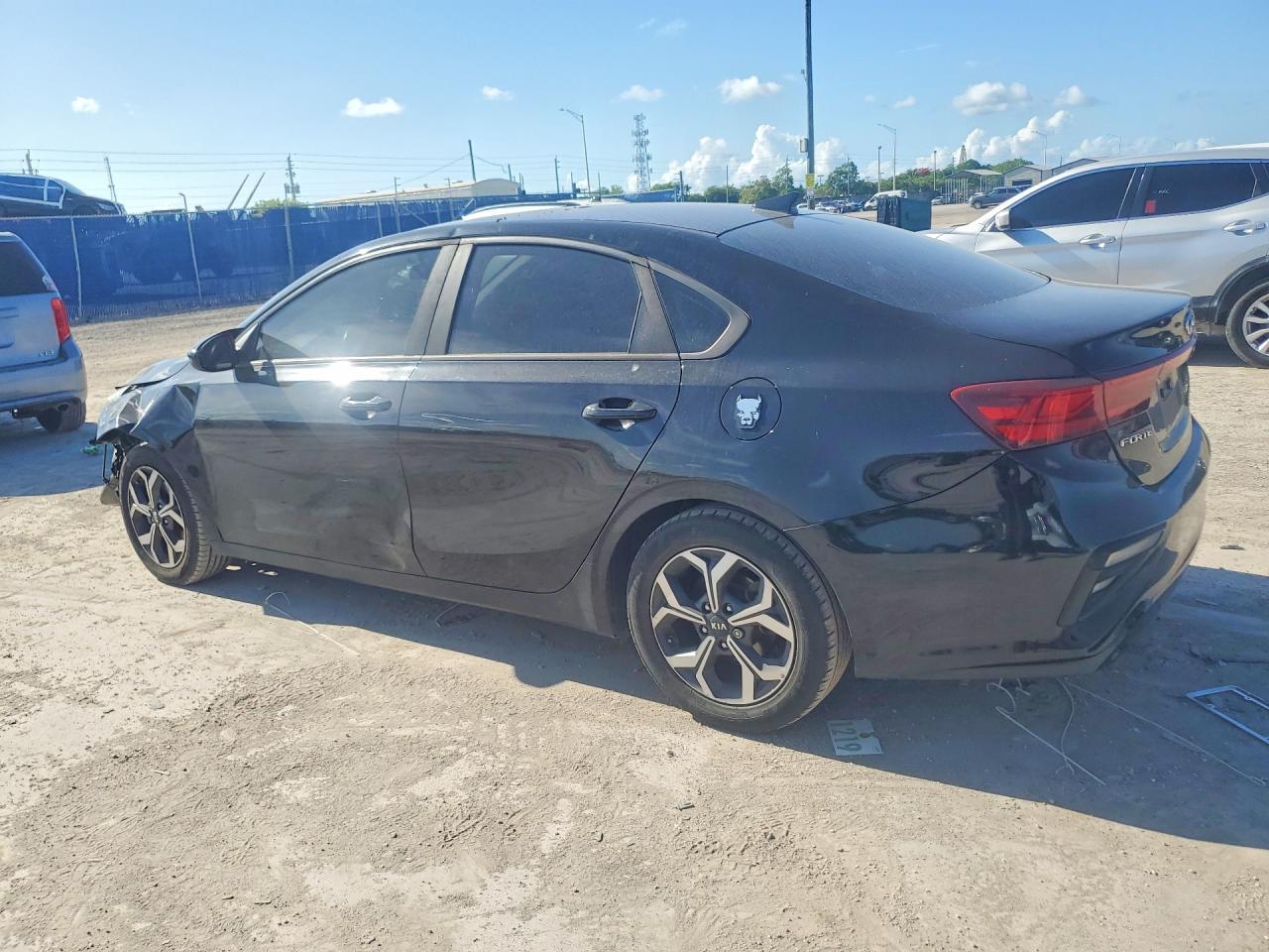 2019 Kia Forte Lxs - Image 2