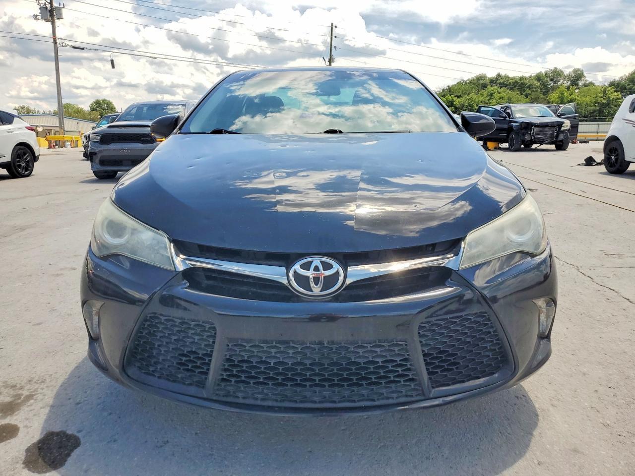 2016 Toyota Camry Se - Фото 5