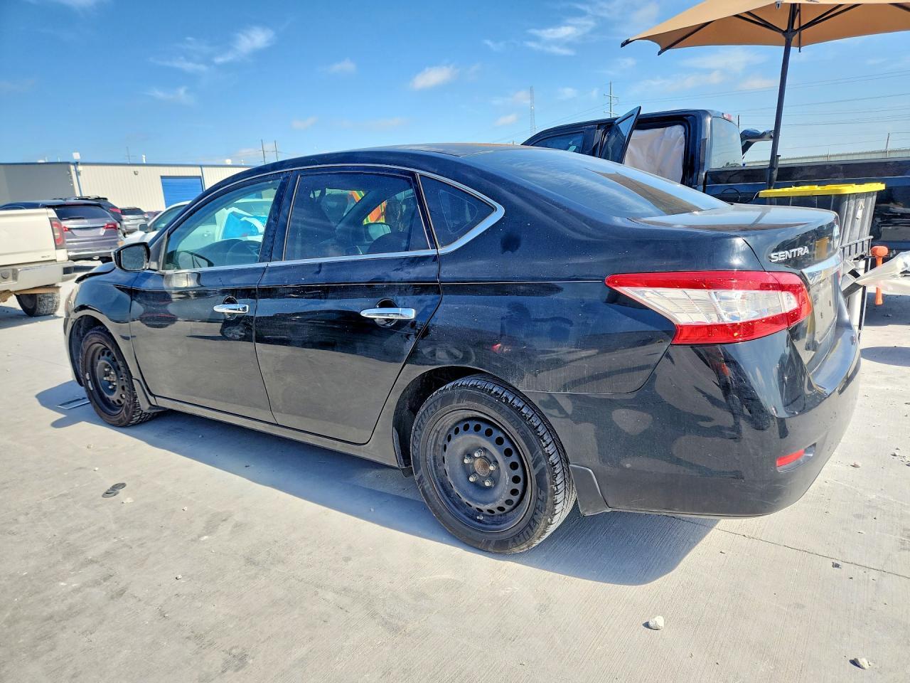 2015 Nissan Sentra S - Фото 2