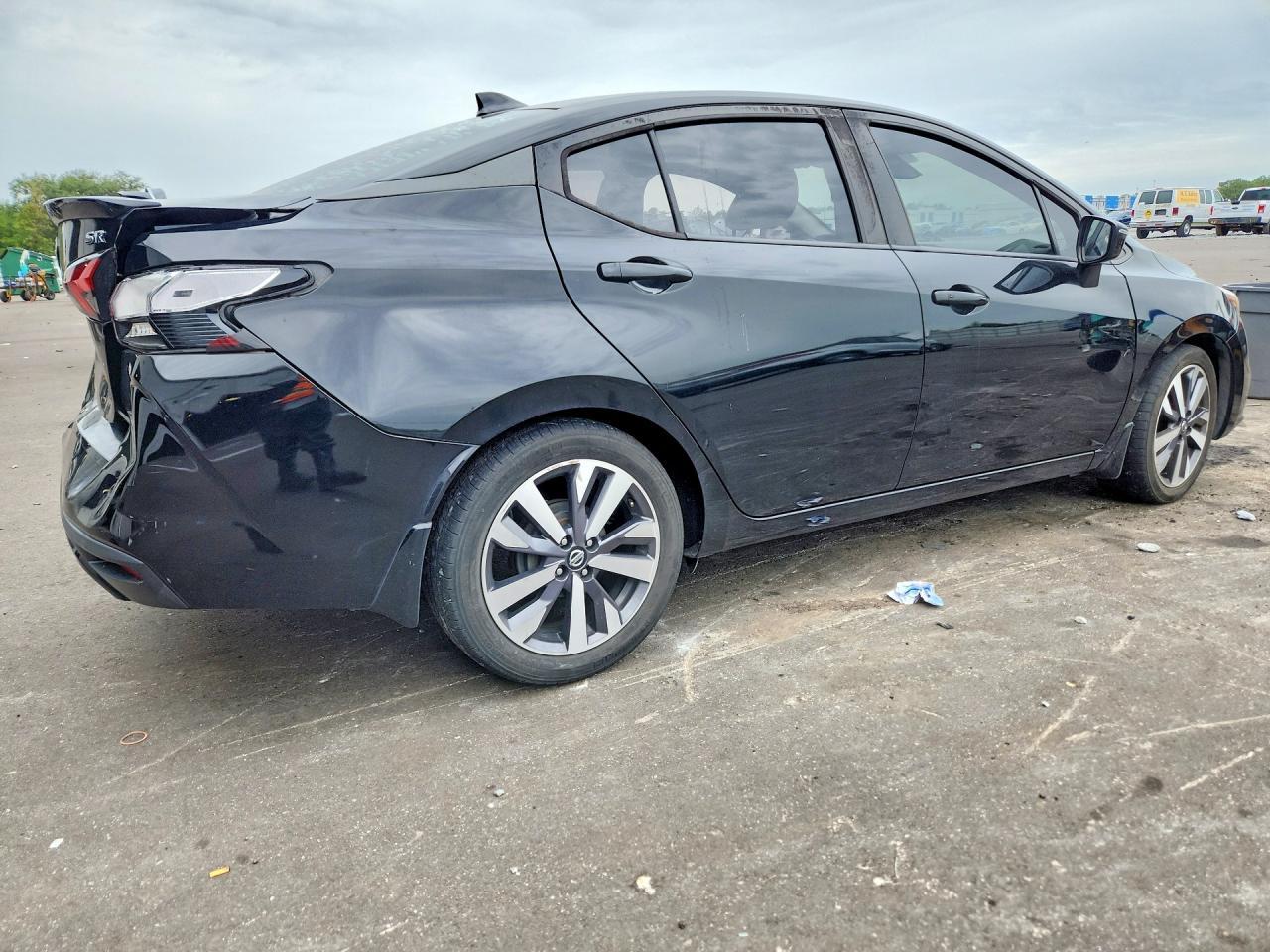 2020 Nissan Versa Sr - Image 3