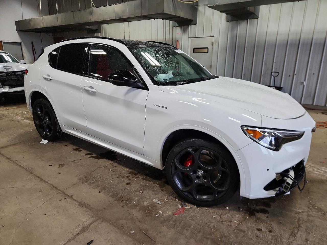 2022 Alfa Romeo Stelvio Ti - Фото 4